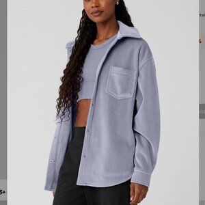 Alo Yoga Ribbed Velour Mountain Side Shacket in Fog Blue Grey - size S